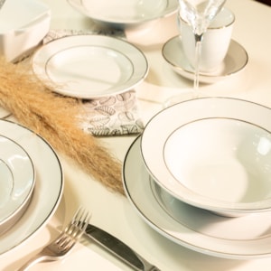 Aparelho de Jantar em Porcelana com Filete Dourado Estaleiro - 20 Peças