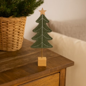 Árvore de Natal Decorativa em Feltro Verde - 21cm