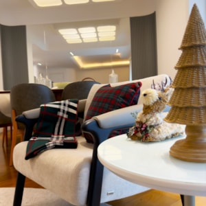 Árvore de Natal Decorativa em Resina Marrom - 33cm