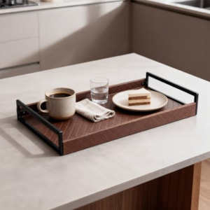 Bandeja de Mdf com Matelassê e Alça de Metal - 46cm