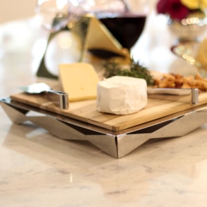 Bandeja Origami Quadrada com Tabua em Inox Riva
