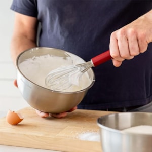 Batedor Manual Fouet em Inox Vermelho KitchenAid - 31cm