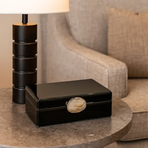 Caixa Decorativa de Madeira e Vidro Preto - 27cm