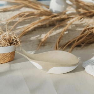 Centro de Mesa de Resina Baleia Branco Bege G - 40cm