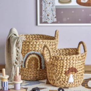 Cesto de Brinquedos de Palha Arco-Íris Bordado