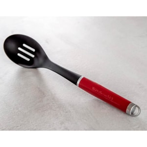 Colher de Servir Vazada em Nylon Preto e Vermelho KitchenAid - 35cm