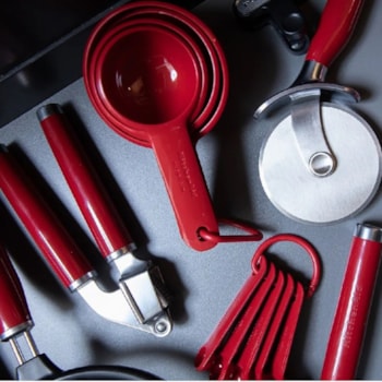 Conjunto de Xícaras Medidoras em Plástico Vermelho KitchenAid - 4 Peças