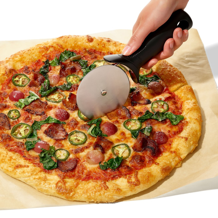 Cortador de Pizza em Inox Preto Profissional Oxo - 26cm - Madel Home