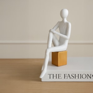 Escultura de Parede Resina Homem Sentado Lateral Branco - 22cm