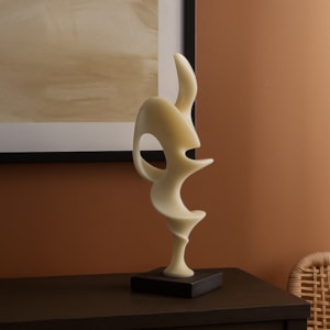 Escultura de Resina Abstrata Off-White e Preta - 51cm