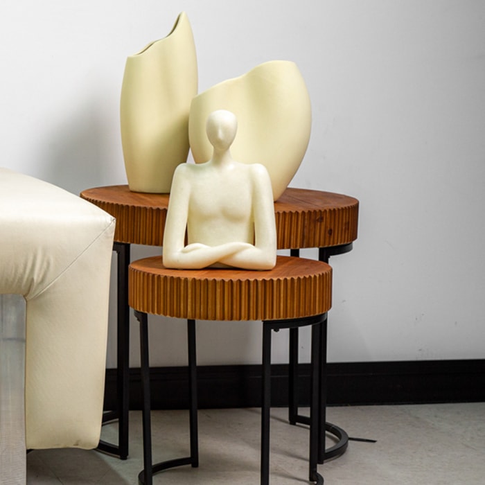 Escultura de Resina Figura em Pedra Observando Branco - 31cm - Madel Home