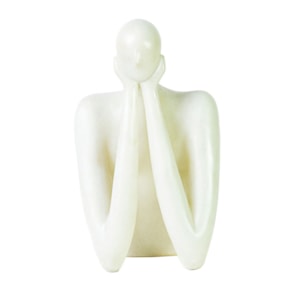 Escultura de Resina Figura em Pedra Pensativa Branca - 31cm
