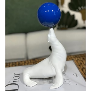 Escultura de Resina Foca com Bola Azul Royal - 28cm