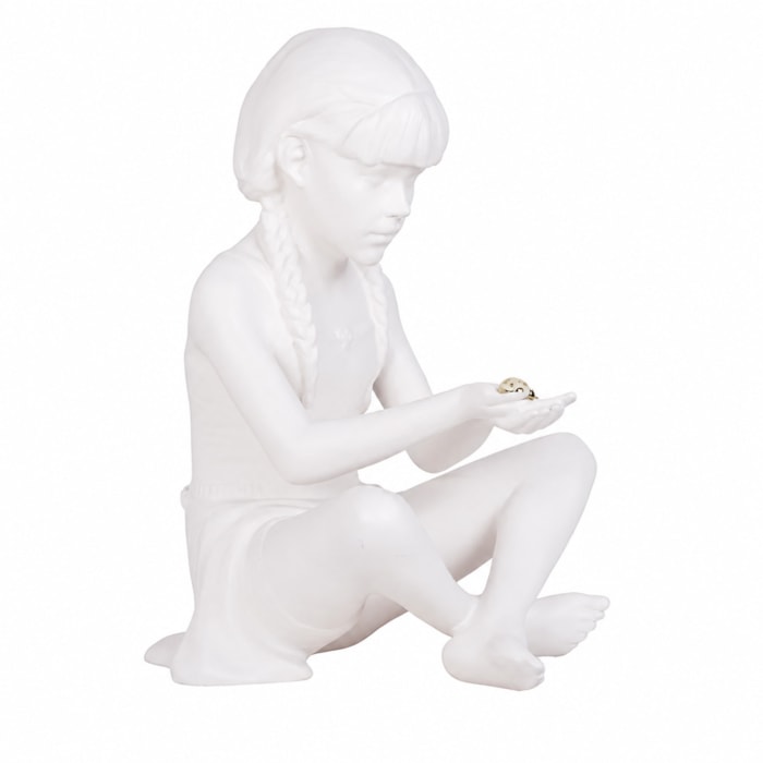 Escultura de Resina Menina Dorothy com Joaninha Branca - 32cm - Madel Home