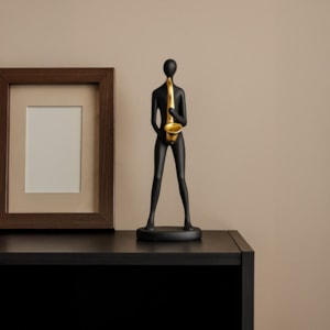 Escultura de Resina Músico Saxofonista Preto e Dourado - 31cm