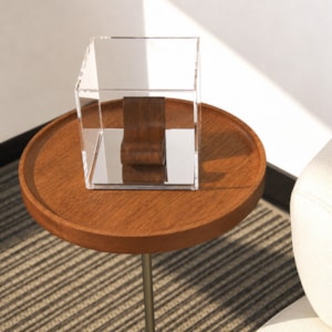 Escultura Decorativa Cadeira Fitta em Acrílico Petit Mobilier