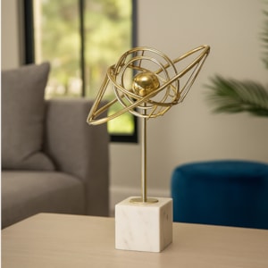 Escultura Decorativa de Metal Orbital Dourada - 37cm