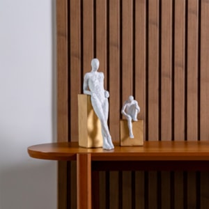 Escultura Decorativa de Resina Homem Think Apoiado Branco - 28cm