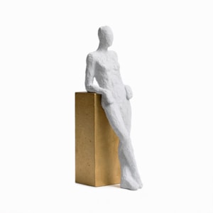 Escultura Decorativa de Resina Homem Think Apoiado Branco - 28cm