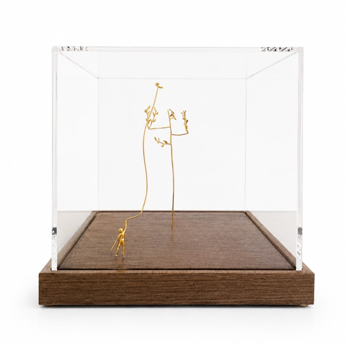 Escultura Decorativa Ensaio Sobre o Voo em Acrílico Banhado a Ouro Gabriel Dalzotto - Madel Home
