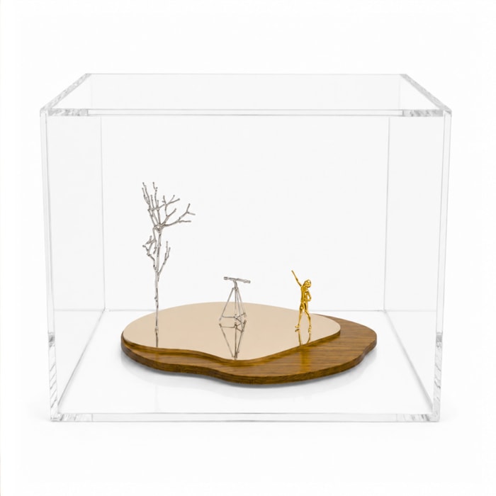 Escultura Decorativa Observador em Acrílico Banhado a Ouro Gabriel Dalzotto - Madel Home
