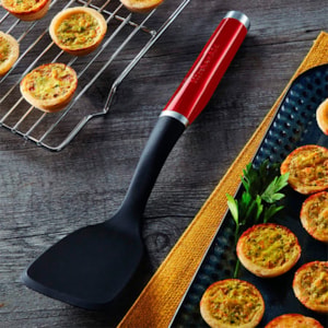 Espátula Culinária em Nylon Preto e Vermelho KitchenAid - 36cm