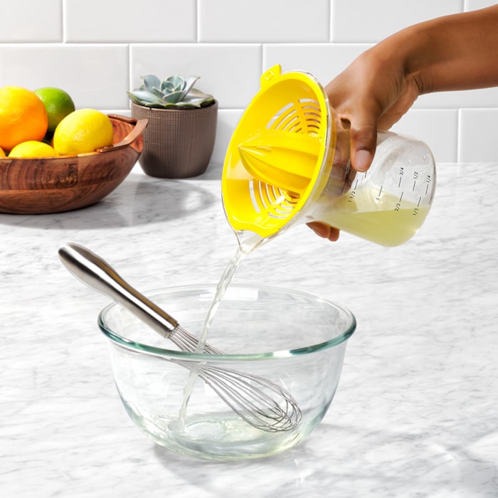 Espremedor de Laranja 2 em 1 em Plástico Transparente Oxo - 21cm - Madel Home