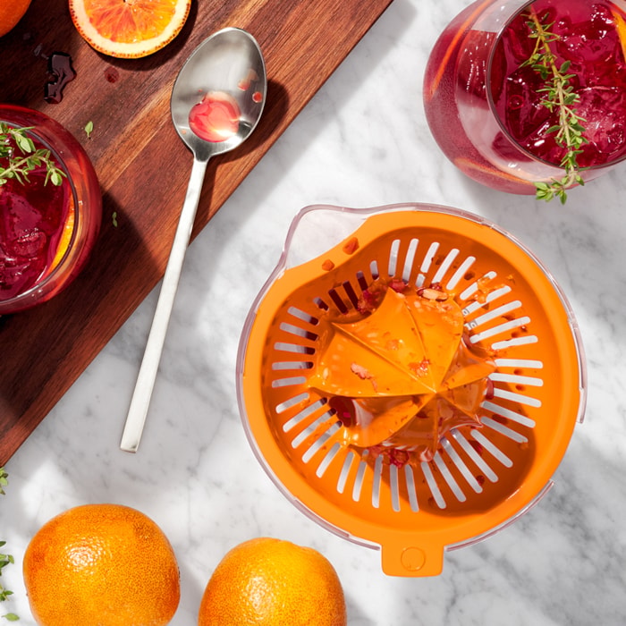 Espremedor de Laranja 2 em 1 em Plástico Transparente Oxo - 21cm - Madel Home