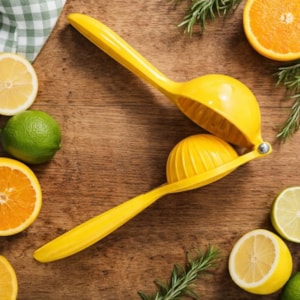 Espremedor de Limão Laranja em ABS Amarelo Baker's Secret - 22cm
