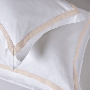 Fronha 100% Algodão Egípcio 300 Fios Branco/Rose Vercelli Trussardi - 50x70cm