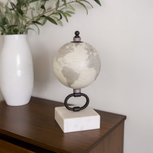 Globo Decorativo Base em Mármore - 20 cm