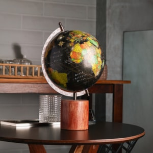 Globo Decorativo de Plástico e Madeira Preto Wolff - 34cm