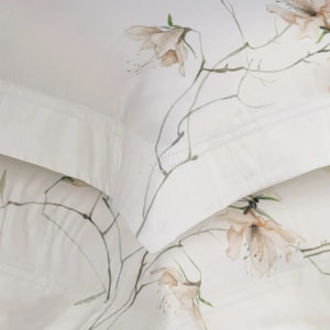 Jogo 2 Fronhas 100% Bambu 300 Fios Bordado Azalea Trussardi - 50x70cm