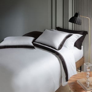 Jogo de Cama King 100% Algodão 300 Fios Branco/Preto Manhattan Kacyumara