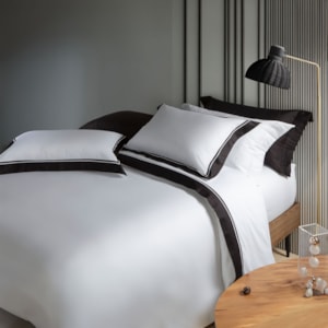 Jogo de Cama Queen 100% Algodão 300 Fios Branco/Preto Manhattan Kacyumara