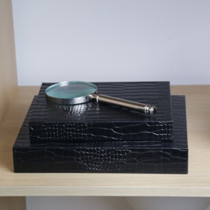 Livro Caixa Decorativa em Mdf e Pu Preto - 26cm