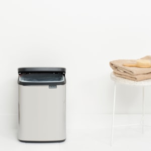Lixeira de Inox Bo Bin Built Preto Brabantia - 7L