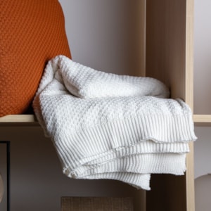 Manta Decorativa Bruma em Tricot Off-White 140x200m