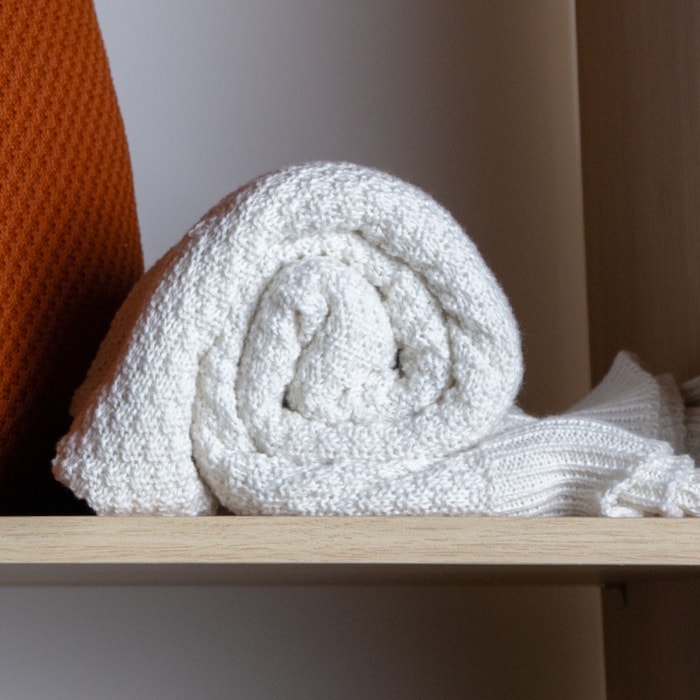 Manta Decorativa Bruma em Tricot Off-White 140x200m - Madel Home