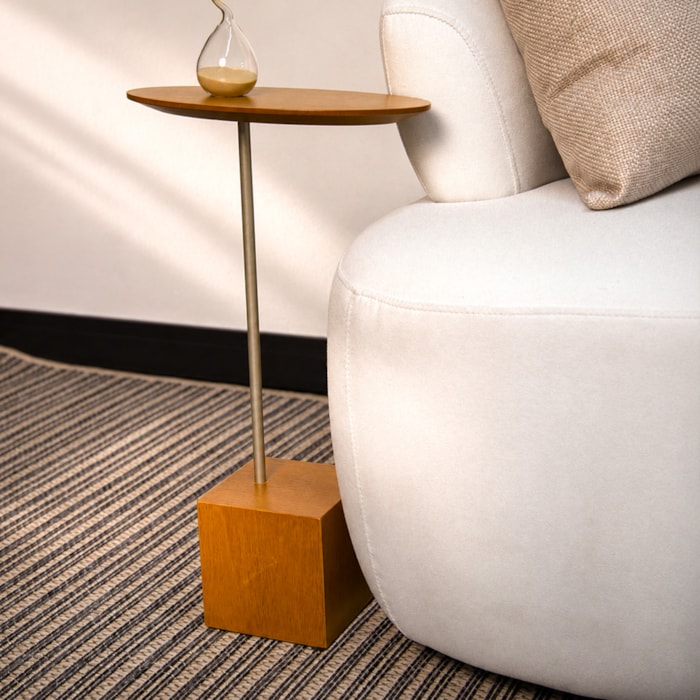 Mesa Lateral Orgânica Aula em Madeira Honey Clara e Champanhe - 58x34cm - Madel Home
