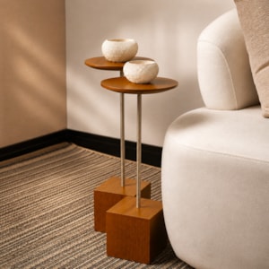 Mesa Lateral Orgânica Pinna em Madeira Honey Clara e Champanhe - 60x22cm