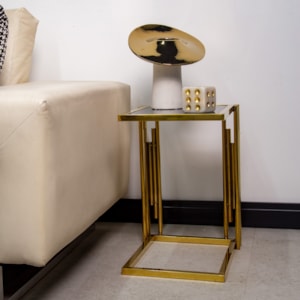 Mesa Lateral Quadrada em Ferro e Vidro Dourado e Preto - 40x50cm