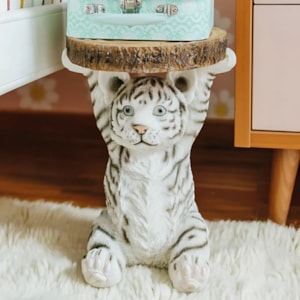 Mesa Lateral Tigre em Resina Branco P - 22x35cm