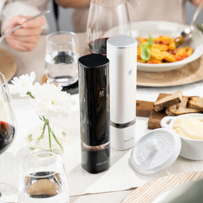 Moedor Elétrico de Sal e Pimenta USB em Cerâmica Preto Zwilling - Madel Home