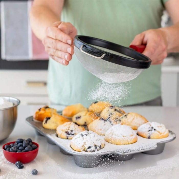 Peneira de Cozinha Grande em Inox Vermelho KitchenAid - 37cm - Madel Home