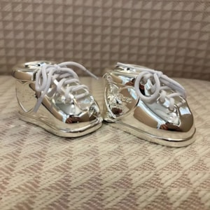 Porta Dente e Cacho Sapatinho Metal Branco - 2 Peças