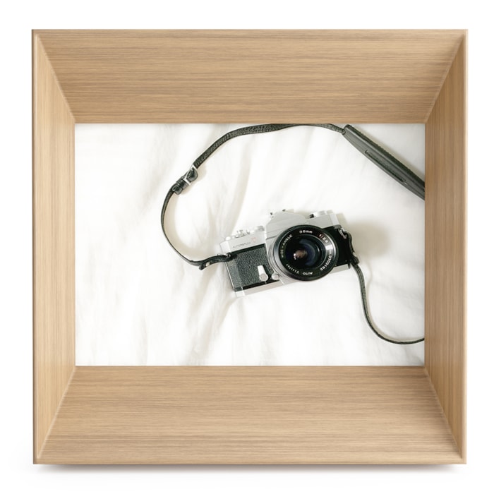 Porta Retrato de Madeira Lookout Moldura Natural Umbra - 18cm - Madel Home