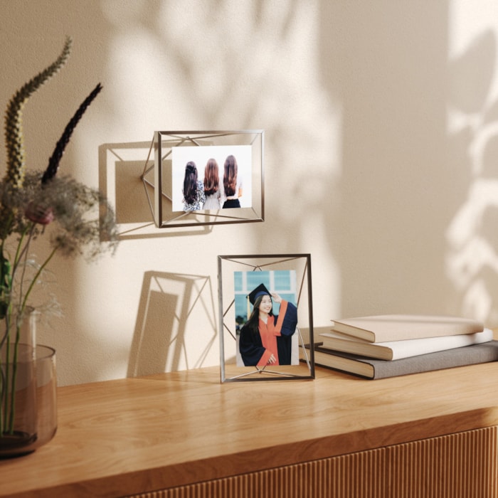 Porta Retrato de Metal Prisma Prata Umbra - 15cm - Madel Home
