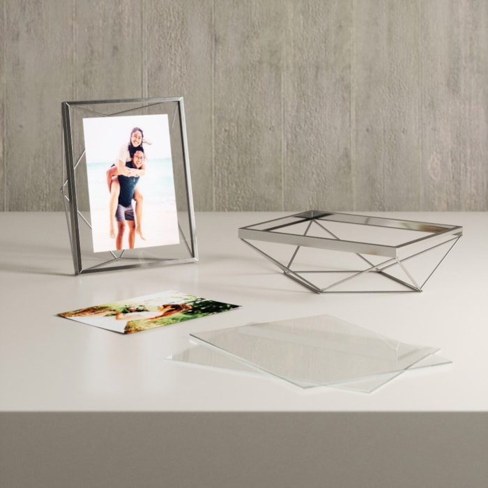 Porta Retrato de Metal Prisma Prata Umbra - 18cm - Madel Home