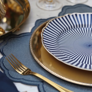 Prato Raso em Porcelana Abracadabra Azul Bitossi - 26,5cm